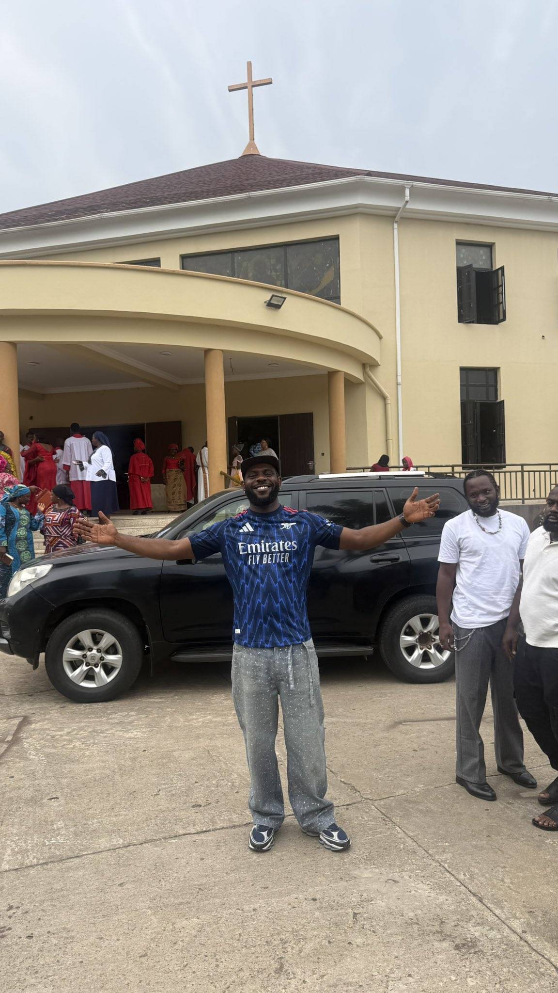 Nigerian rapper ODUMODUBLVCK Goes to church for thanksgiving over Arsenal winning the league