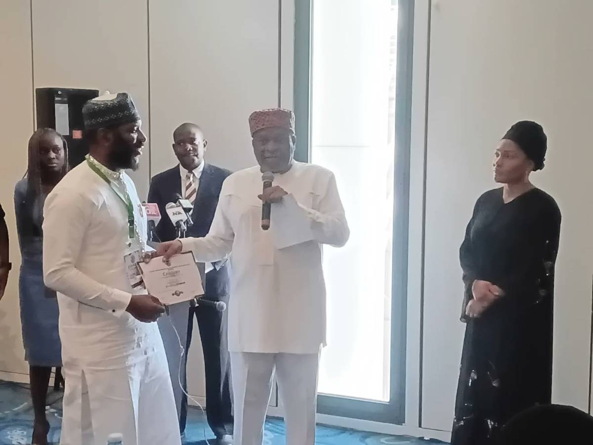 The Federal Government today reaffirmed its commitment to promoting electric vehicles and clean tran...