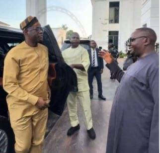 Oyo State Governor Seyi Makinde pays solidarity visit to former minister of power Adelabu over siste...