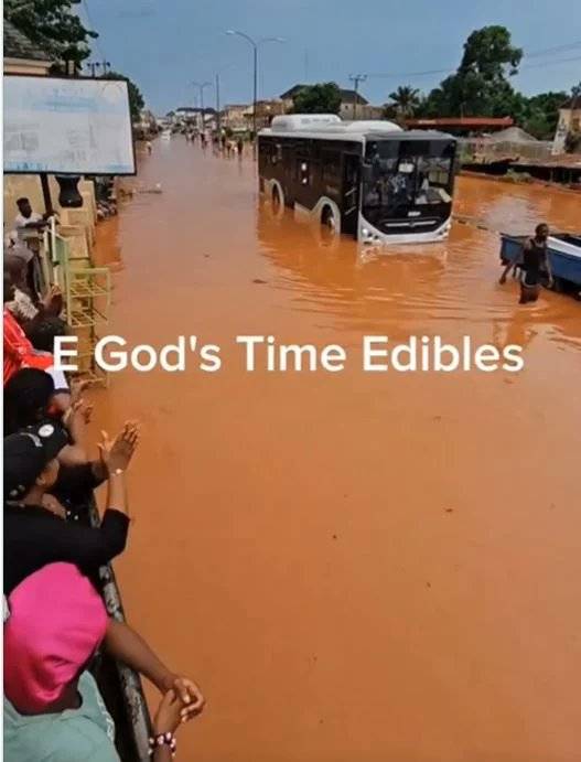Commuters and residents lament as flood takes over Enugu road