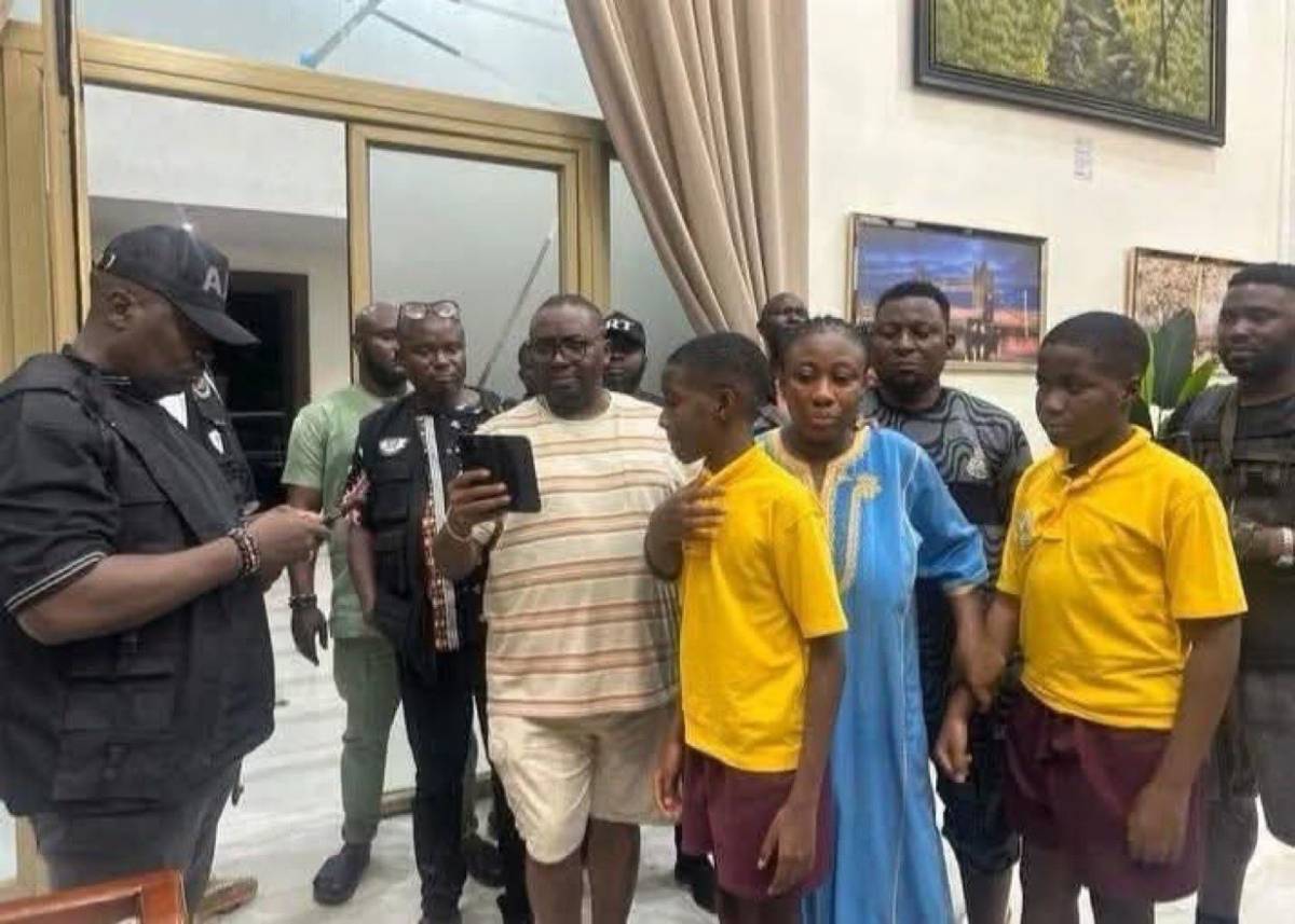 Former Minister of Power, Adebayo Adelabu seen with his sister and her twin sons after their rescue...