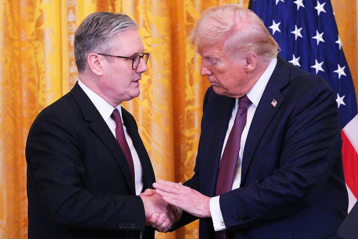 President Trump announces the resignation of UK Prime Minister Keir Starmer.