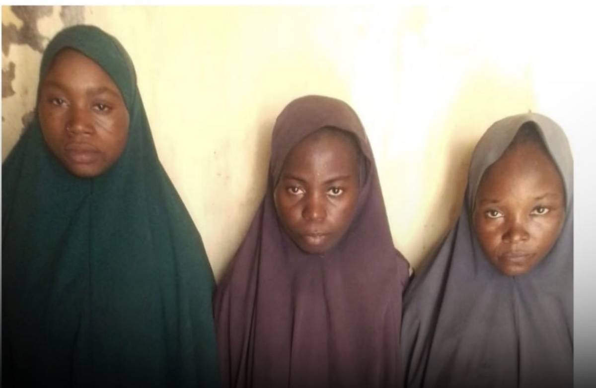 Nigerian Army has arrested three women suspected of collaborating with ISWAP t€rrorist during an int...