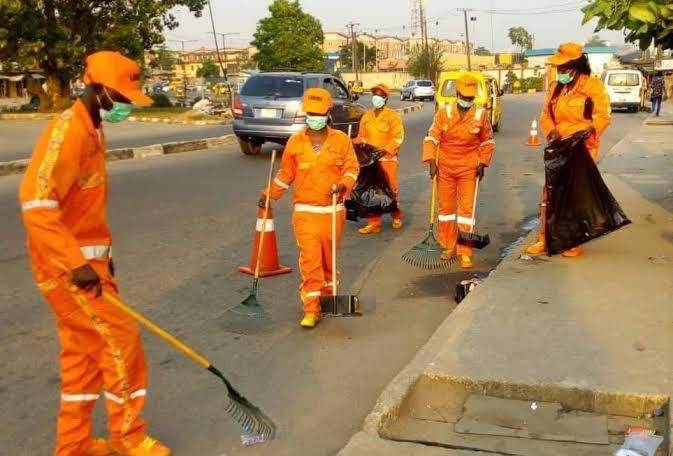 The Taraba State Government has officially reduced the monthly salary of street sweepers under the O...
