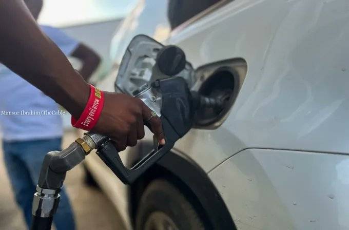 Motorists and commuters across several states in Nigeria ๐ณ๐ฌ have urged the federal government and pe...
