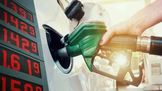 Crude Falls To $70 But Nigerian petrol ⛽️ Marketers Maintain N1,200 Pump Price.
Why have they refu...