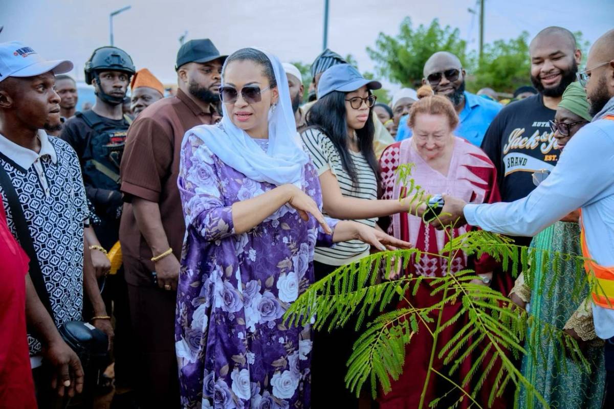 Senator Natasha has unveiled 10,000 tree project in Kogi state as part of efforts to promote environ...
