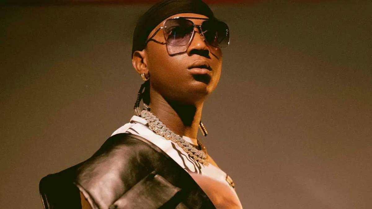Popular Nigerian singer, Bella Shmurda, has claimed that he was defrauded after allegedly paying $4...