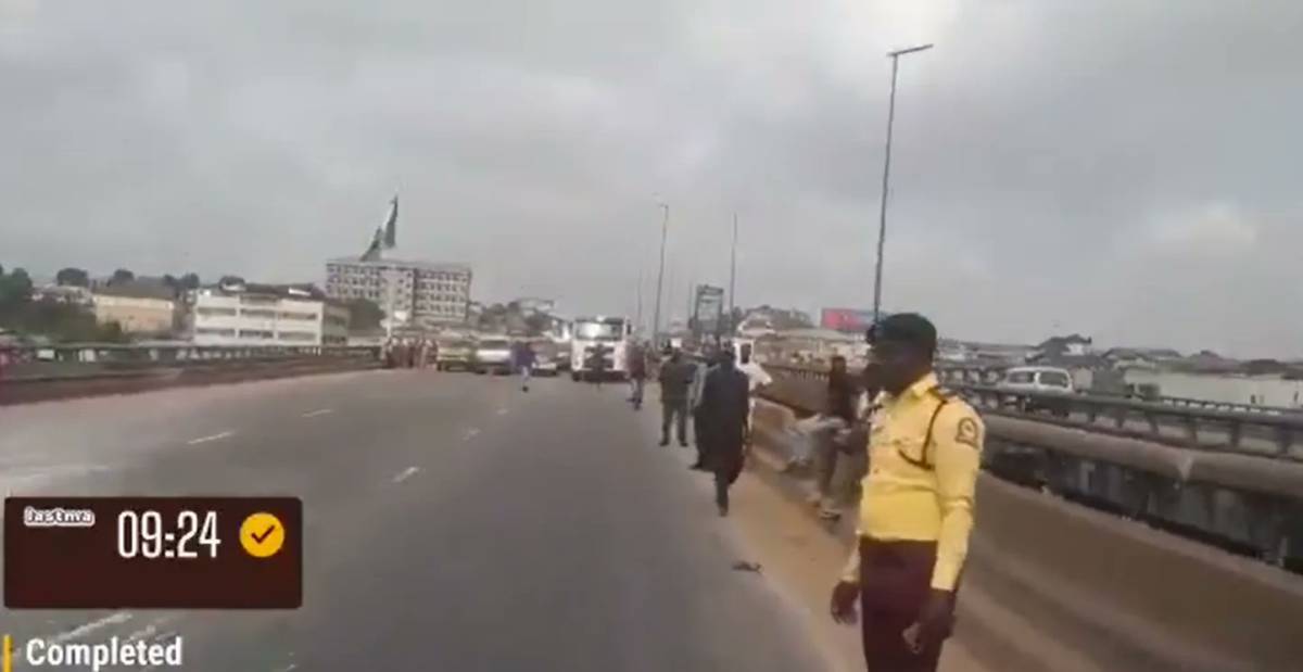 Car Accident  has caused traffic gridlock on Lagos-Ibadan Expressway