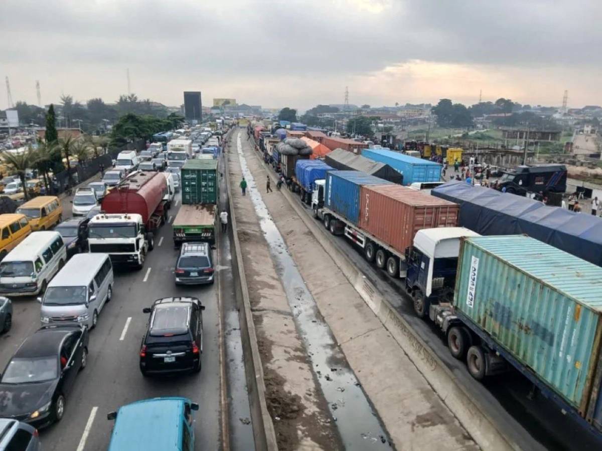 Multiple crashes on the Kara Bridge section of the Lagos-Ibadan Expressway have caused gridlock and...
