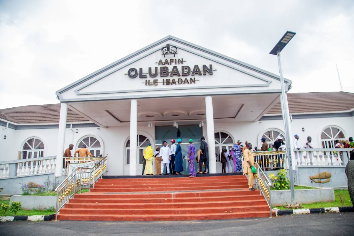 I can't believe am gonna snapped in front of olubadan of Ibadan today ..... It's privilege for me.