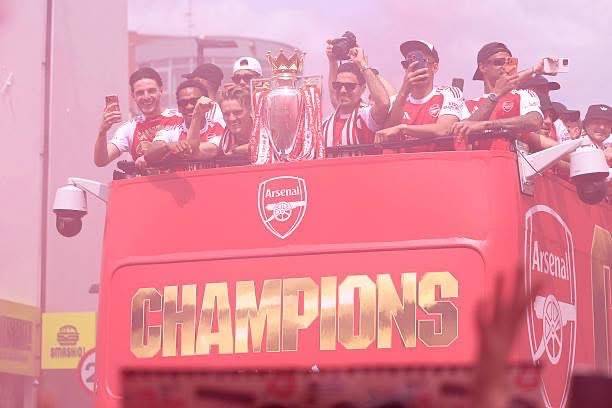 ♻️A Sea of Red and White shirts gathered as Arsenal Victory Parade set to surpass Historic 1 Million...