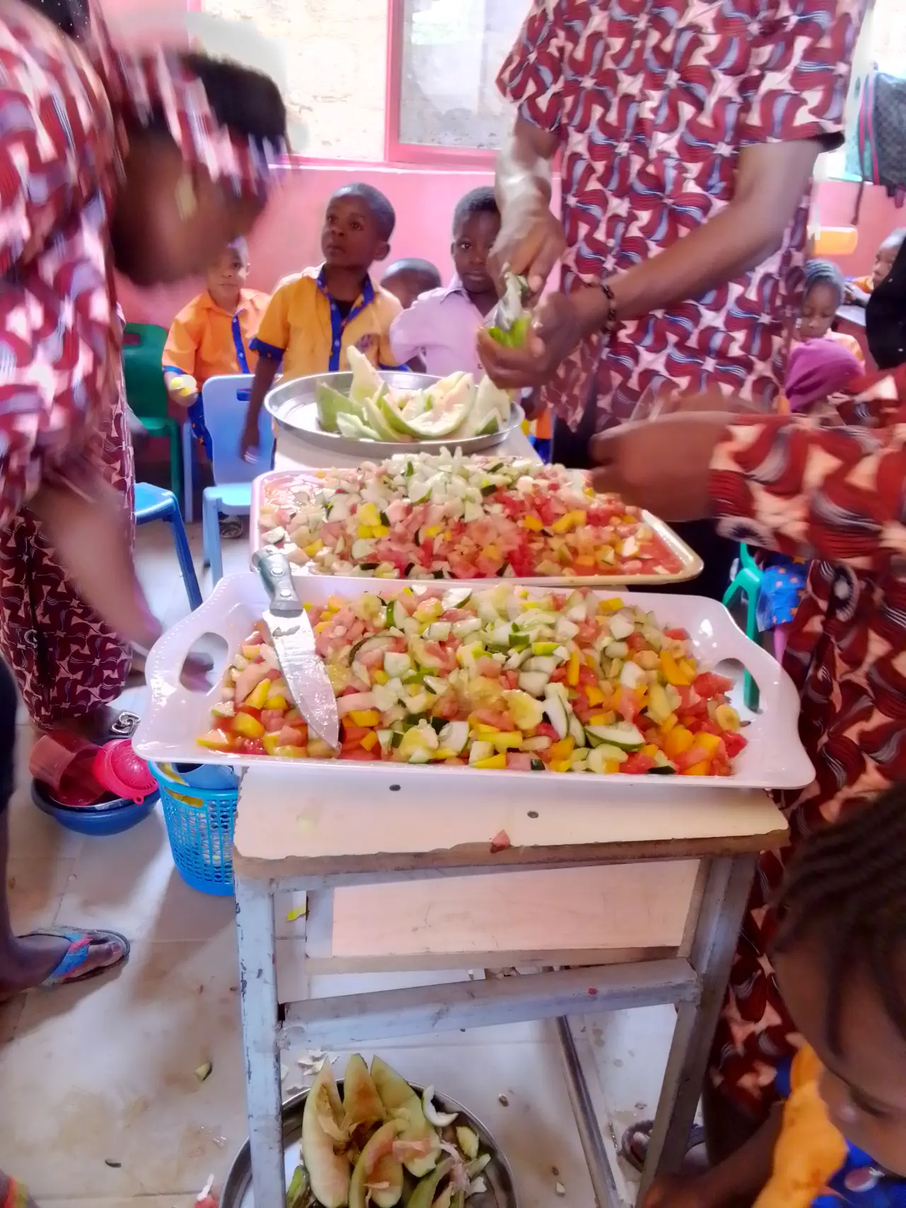 Abeg you people should come and join me to eat fruit salad before going to bed ooooo