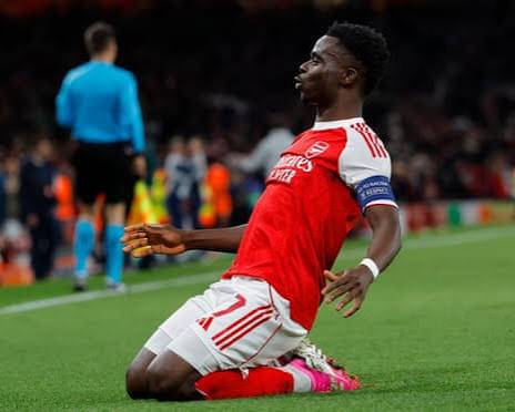 Saka with the winner 🏆🏆