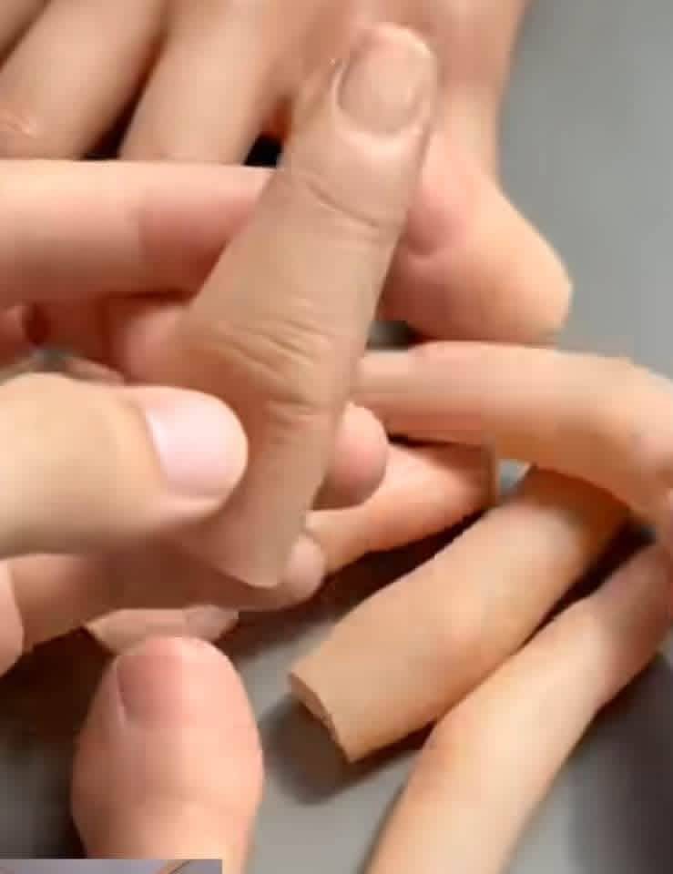 We've gone from wigs to lashes, nails, teeth... now fingers and toes? π
I wasn't prepared for arti...