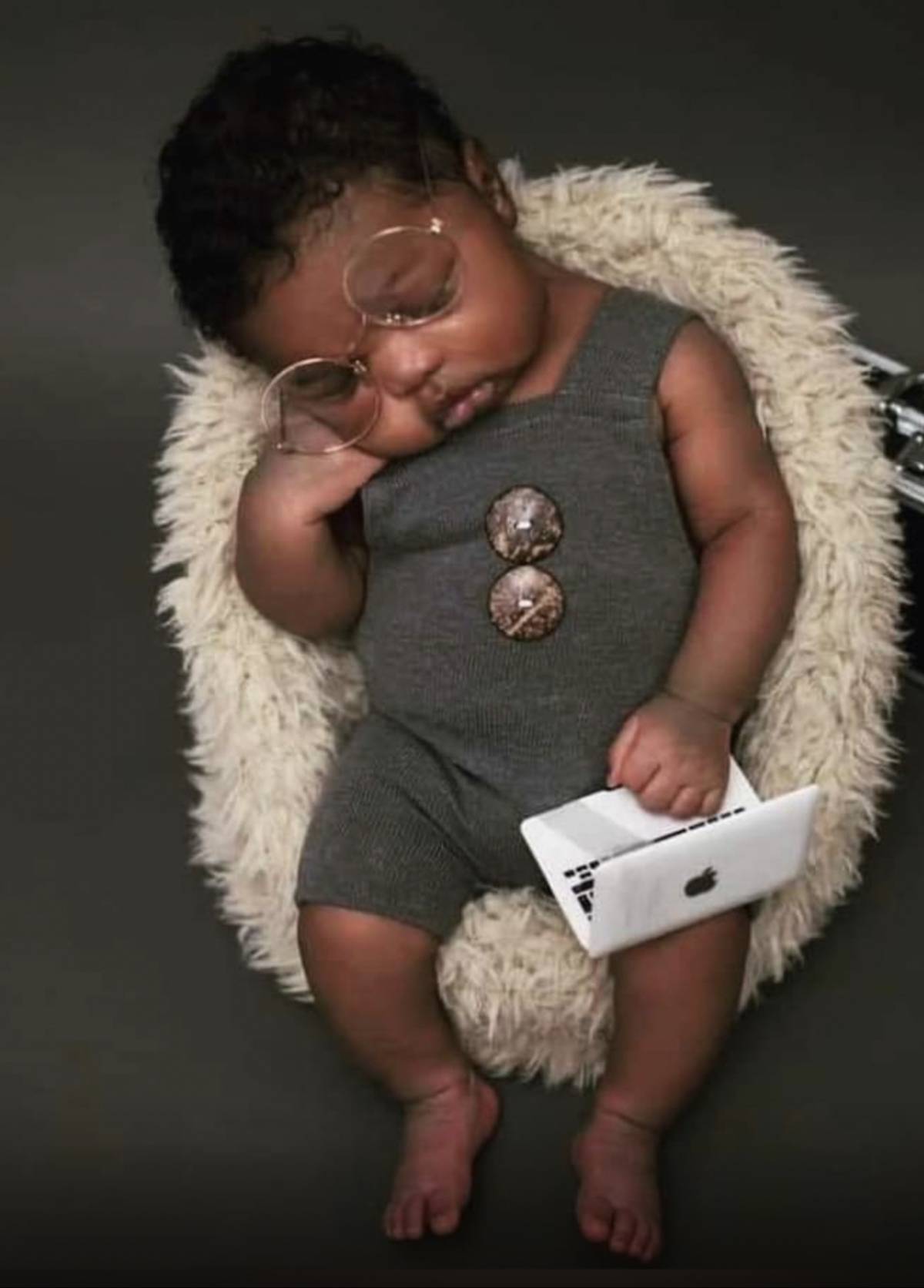 Even this little boss knows when it's time to log out. π΄π
Some of us, on the other hand, are stil...