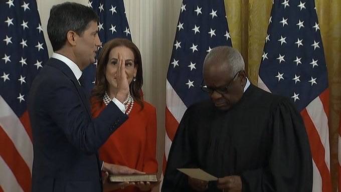 ⚡️ JUST IN: Kevin Warsh has been sworn in as the next Chairman of the Federal Reserve by Supreme Co...