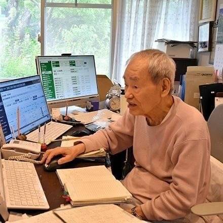 An 88-year-old Japanese trader spent 40 years day trading and grew $387,000 into a $14 million portf...