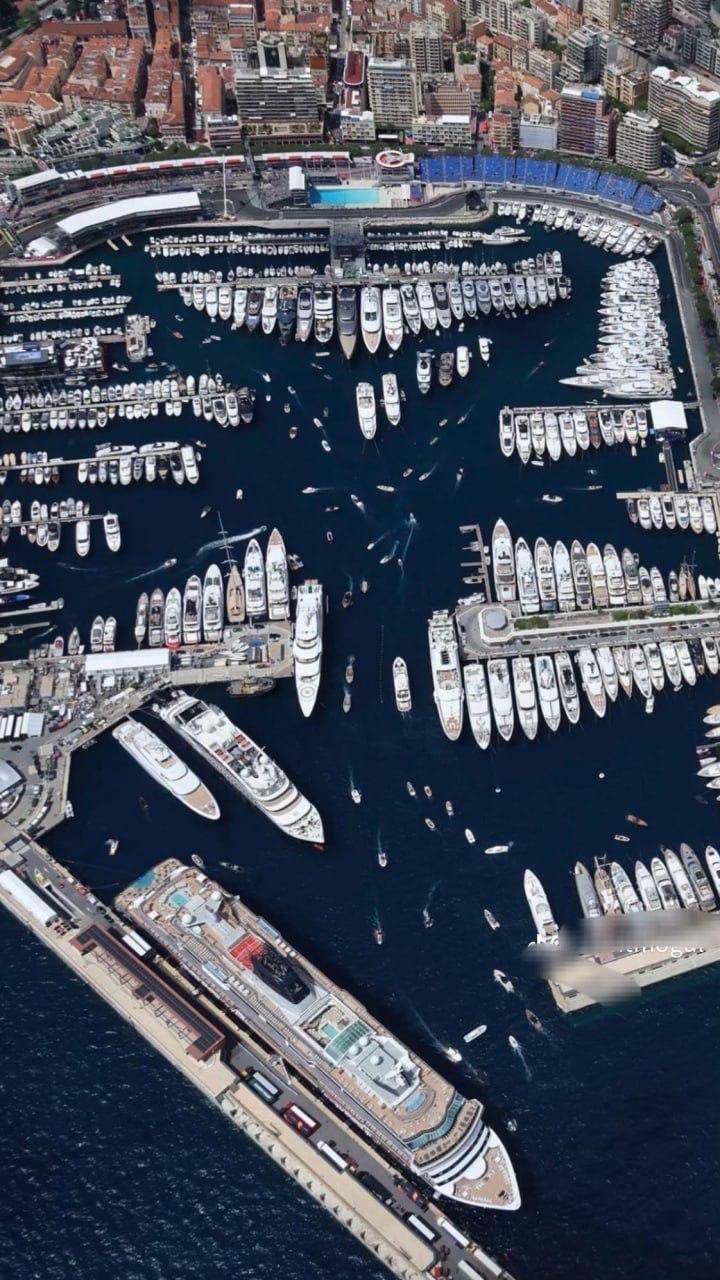 ๐ซ๐ท Monaco Harbor Crowded with Billionaires and Luxury Yachts
Billionaires filled Monaco's harbor du...