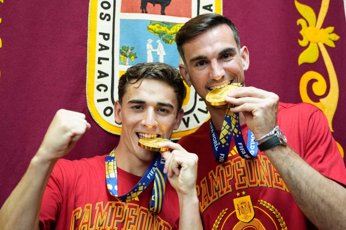 Gavi and Fabián Ruiz receive 150kg of tomatoes in hometown World Cup tribute
Spanish midfielders Fa...