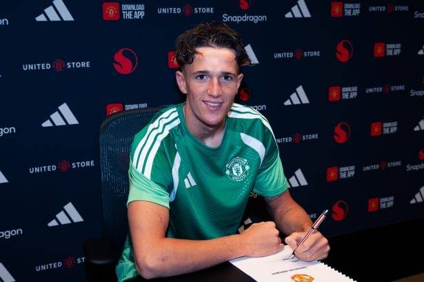 ✍️ Man Utd sign teenage goalkeeper Margetson from Swansea
Manchester United have completed the sign...