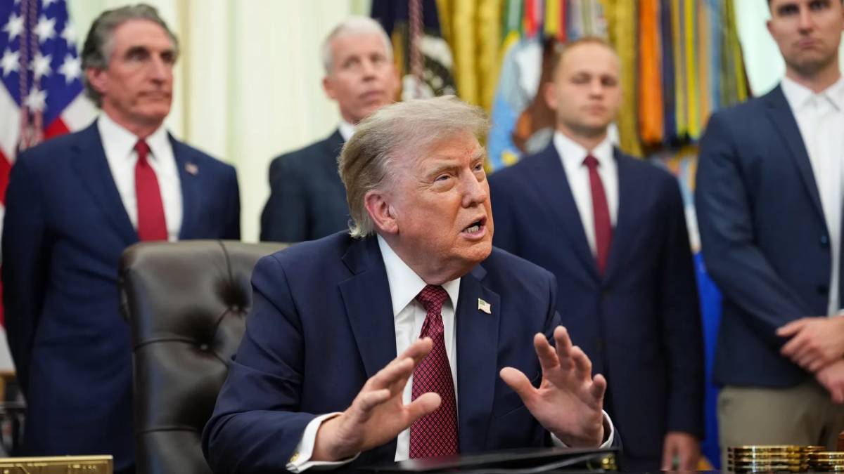 ๐ฃ Trump Orders No New Strikes on Iran
Trump has ordered the military not to launch new strikes on I...