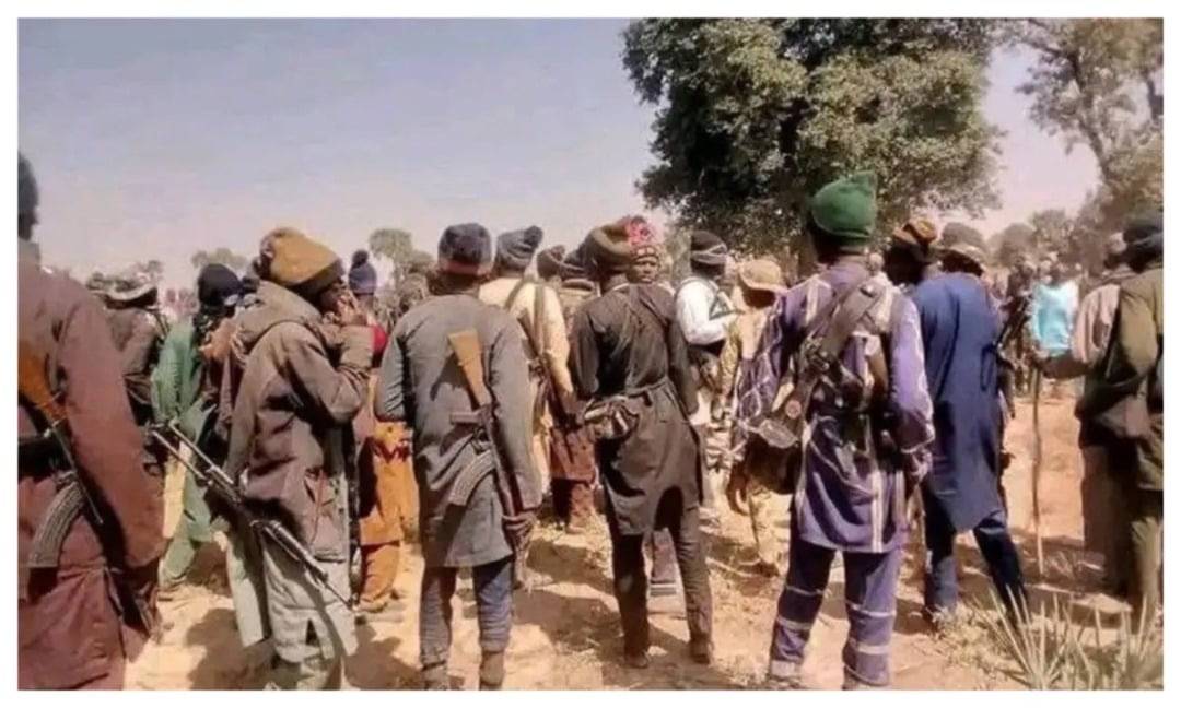 ๐ก Nine hostages freed, three bandits killed in Kwara operation
Joint security forces rescued nine k...