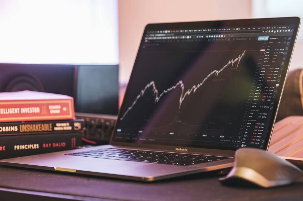 Traders Brace for a Potential Bitcoin Pullback in August
Crypto derivatives markets are turning mor...