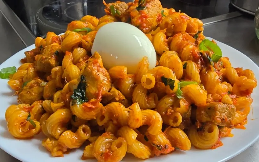 🔥 LET’S SETTLE THIS ONCE AND FOR ALL! 😍🍽️
Be honest with me… when was the last time you ate Macron...
