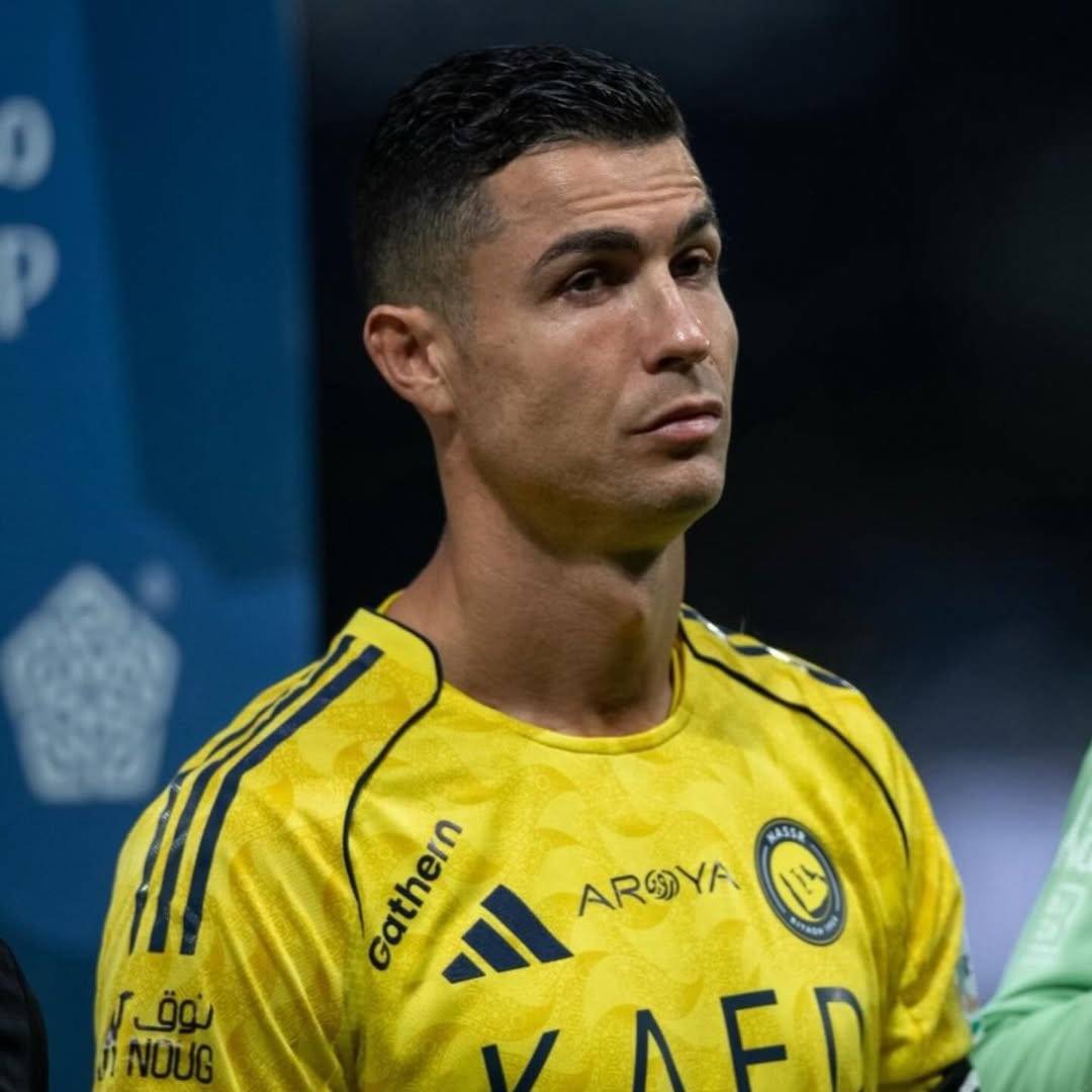 ๐จ๐ฃ David Beckham:
"I offered โฌ1,400,000,000 to sign Ronaldo in 2025, but he told me he's focusing...