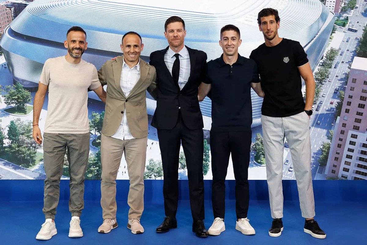 🚨 Xabi Alonso brings 4 coaches with him to join Chelsea :
🇦🇷 Assistant Sebastian Parilla - Two de...