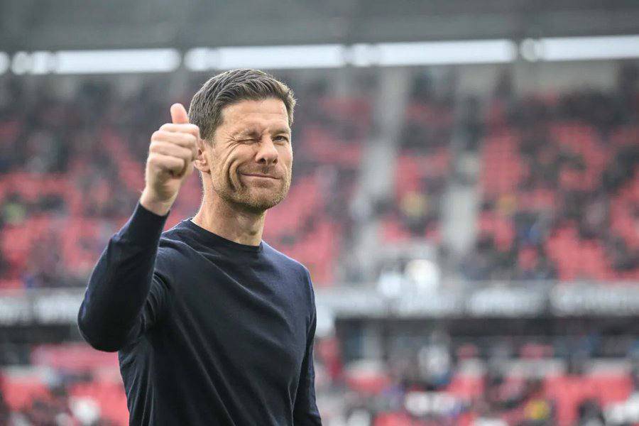 🗣️ Ian Wright on Xabi Alonso:
"Chelsea are very lucky that he's available at this time to get a man...