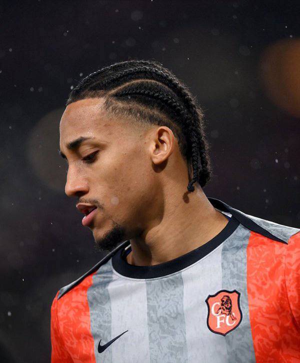 π£ Carlton Cole on Joao Pedro:
"He is a really good player, makes him runs in behind, comes to feet,...