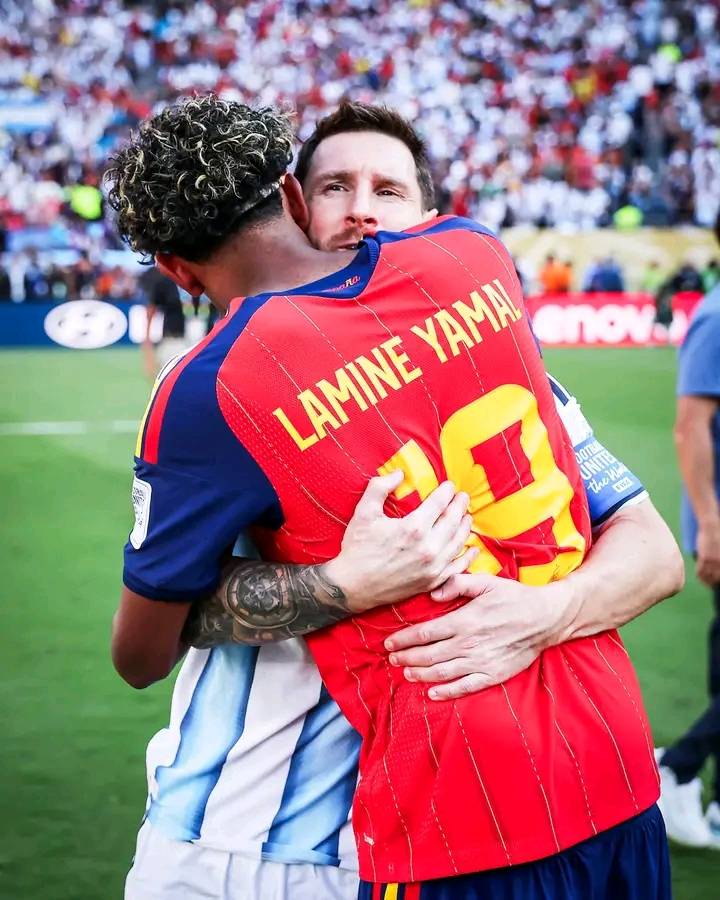 Picture of Lamine Yamal consoling Messi after Spain beat Argentina in the 2026 World Cup Final