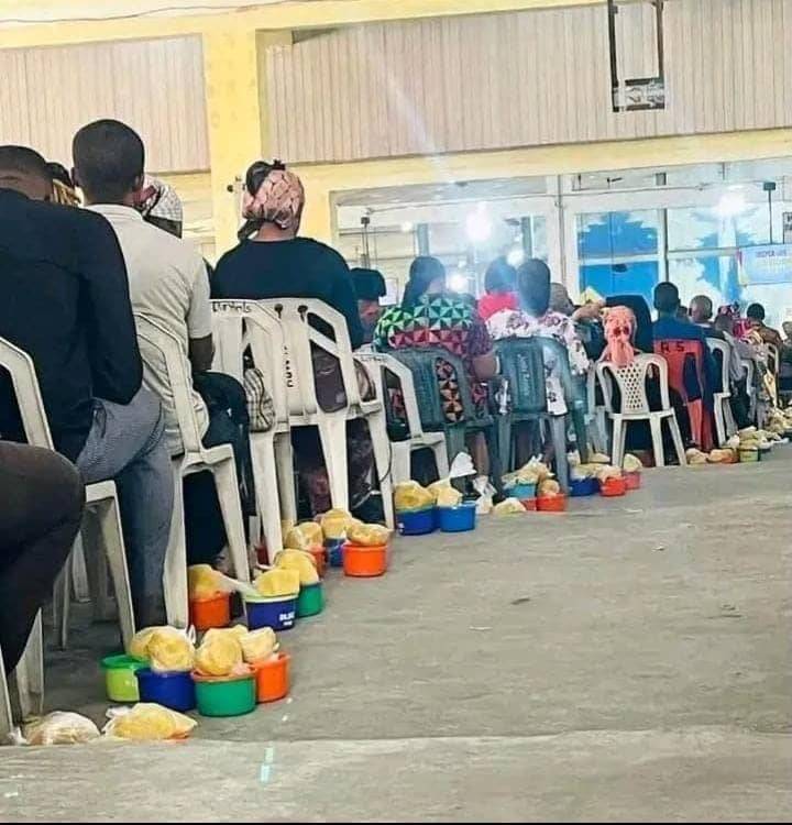 Emmanuel "Come Church”.... You say u wan wash clothe.. oya see naaa....
#LekeeLekee #Trending #Viral...