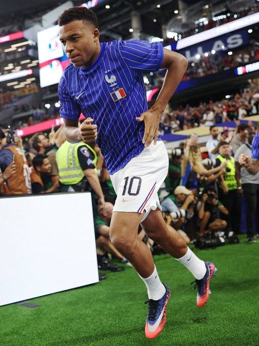 Does it get any bigger than this...They're ready...Are you? ๐ซ๐ท๐๐ช๐ธ
#FIFAWorldCup
#LekeeLekeeLive