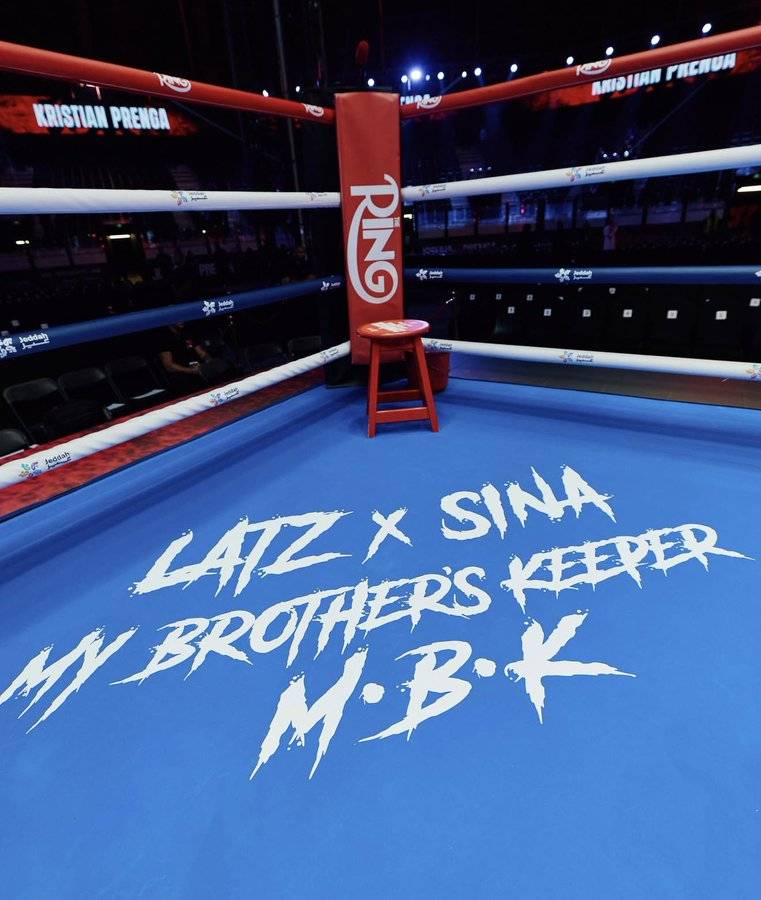 ๐๏ธ IN MEMORY OF LATZ & SINA ๐๏ธ
The Ring canvas for Anthony Joshuaโs return tonight bares the names...