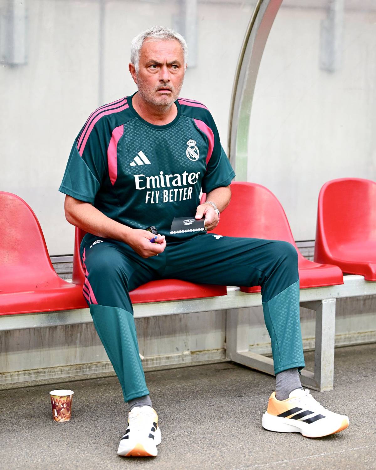 José being José during Real Madrid's preseason friendly vs. Fiorentina 😂