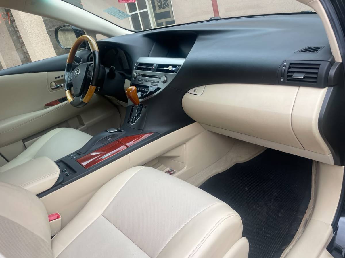 DIRECT BELGIUM
RX350 IN MAKURDI
19M UNREGISTERED
ACCIDENT FREE
CALL OR CHAT TEEZEDAUTOS 080683473...