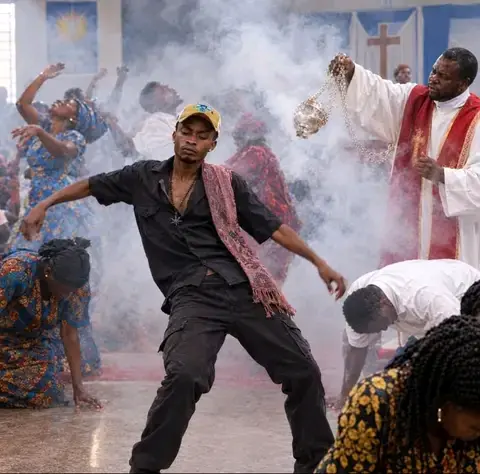 Pastor you mix this smoke with Cana? I just dey feel high with the most high ๐๐
#mc_bobo #LekeeLe...