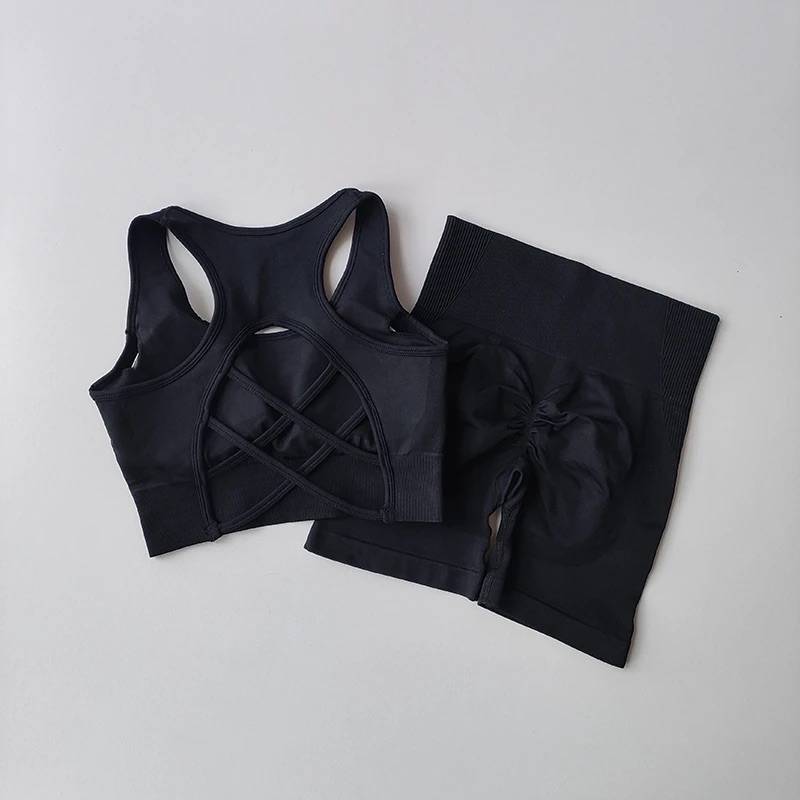 Train hard, look good doing it ๐ชโจ
This seamless 2-piece yoga set features a supportive sports bra...
