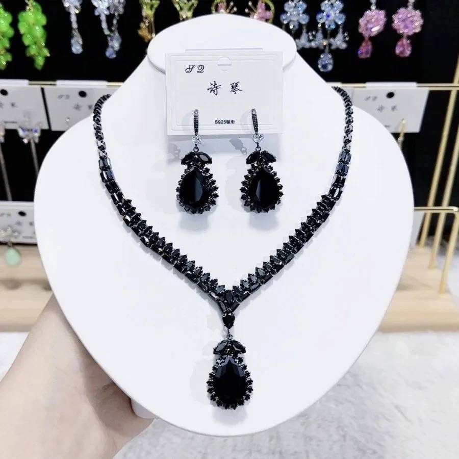 Make every moment sparkle 💙✨
This luxurious blue drop zircon jewelry set features a stunning neckl...