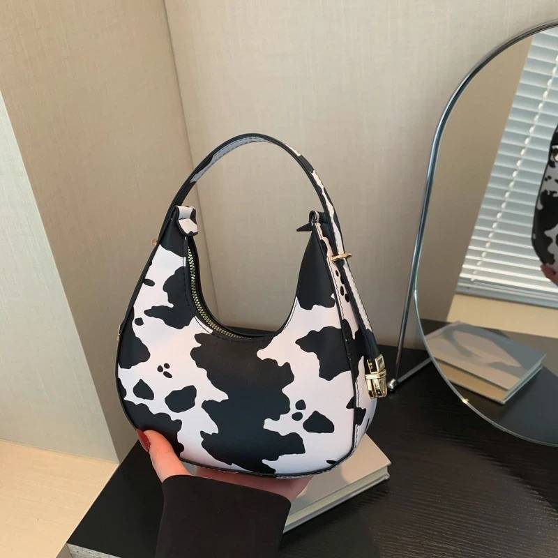 Make a statement with every outfit ๐โจ
This chic cow-print shoulder bag blends French-inspired eleg...