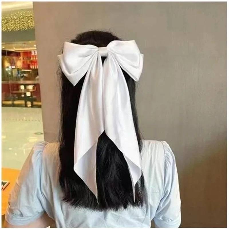 Complete your look with a touch of elegance ๐โจ
This satin bow hair clip adds effortless charm to...