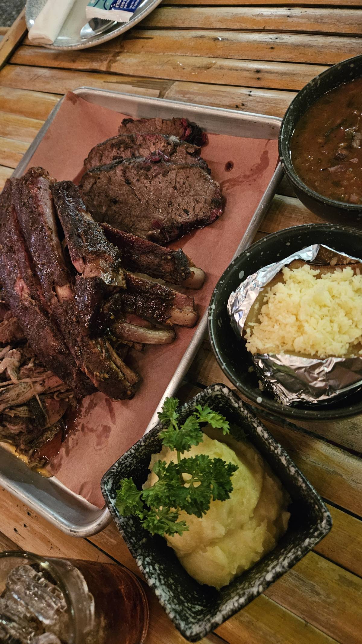 Texan BBQ with cowboy beans, roasted potato and mashed potato. 🤤 🤤
The pulled pork and wagyu beef...