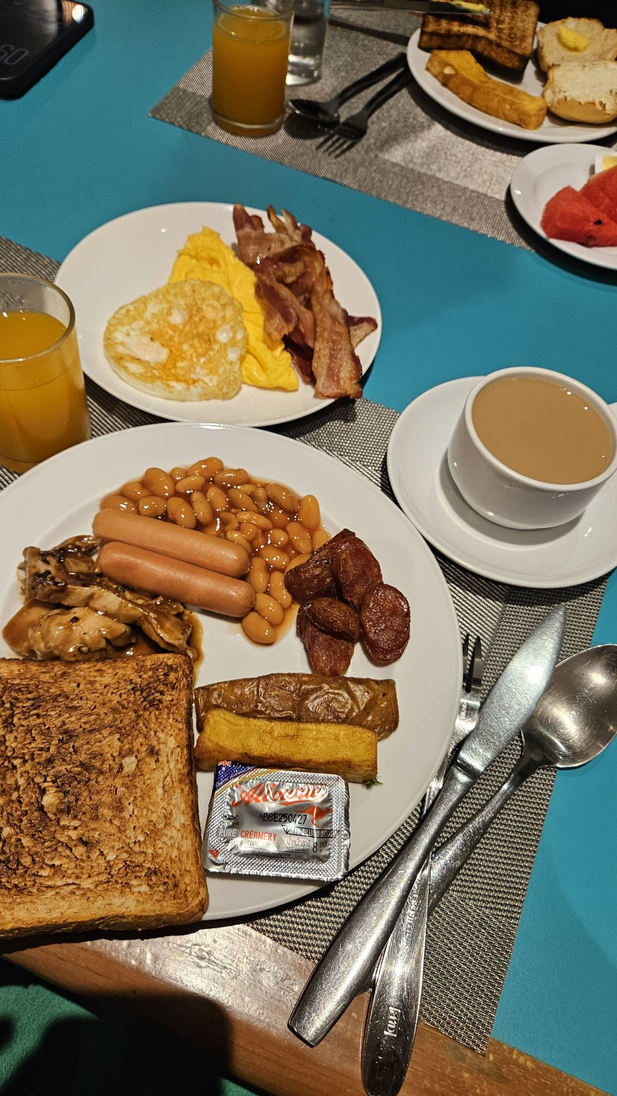 Somebody has to stop me from eating so much!!
I again went for 3 rounds at the buffet breakfast yes...