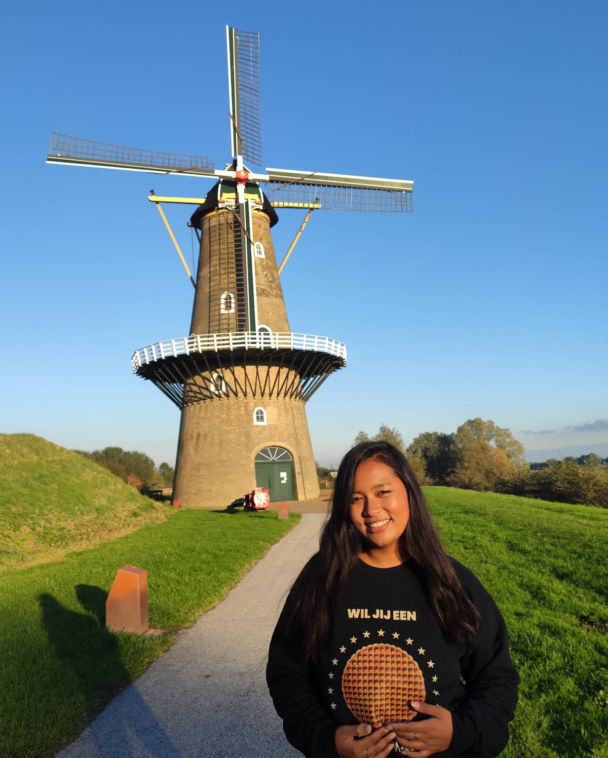 Just me casually flaunting my fav sweatshirt infront of a windmill somewhere in ๐ณ๐ฑ
