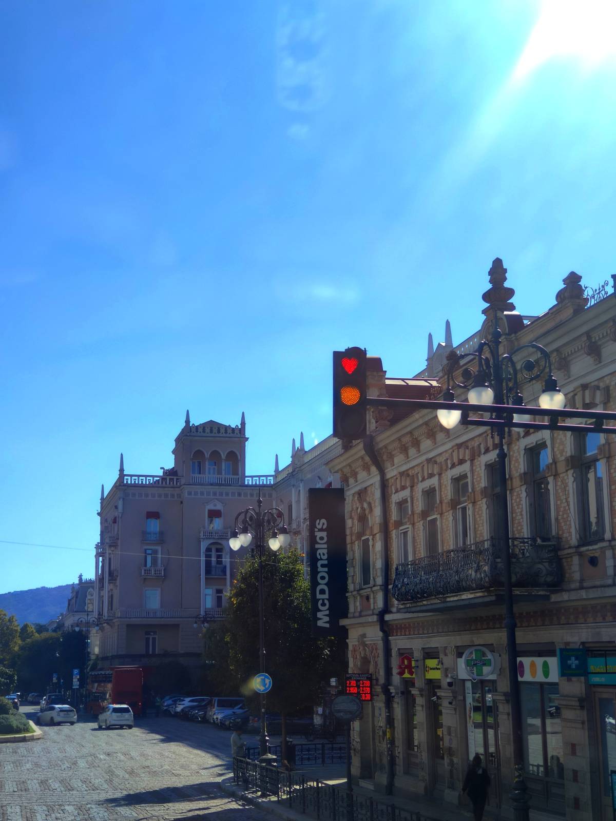 Can we just replace every stop light on earth with this one?? Found this somewhere in Tbilisi, the C...