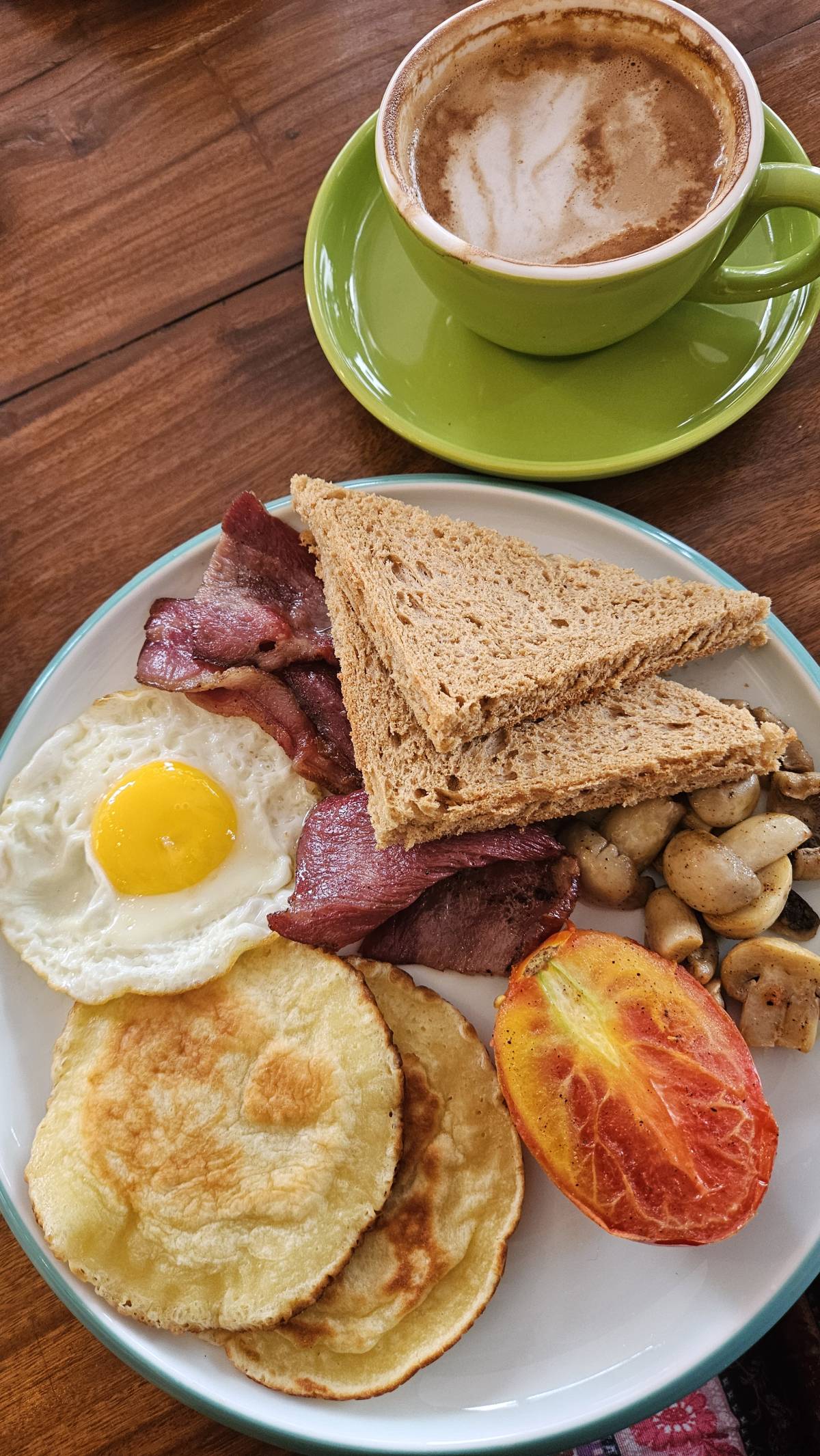 Its been a while since I last posted my brekky Pic.. hehe!!
Was hoping for a crispy bacon but got t...