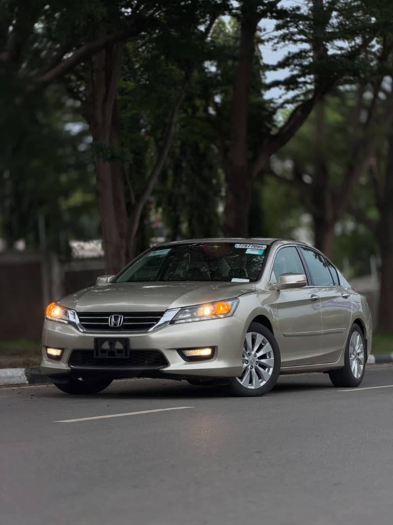 Foreign Used 2013 Honda Accord V6 available for sale in Abuja! 🚘✨
Comes with original custom duty...
